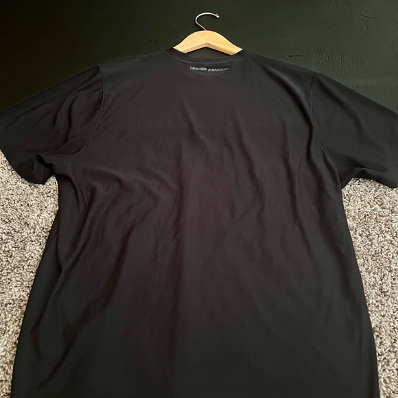 UnderArmour Shirt - Picture 2 of 2